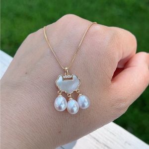 T9 Handmade Teardrop Shape Freshwater Pearl Necklace